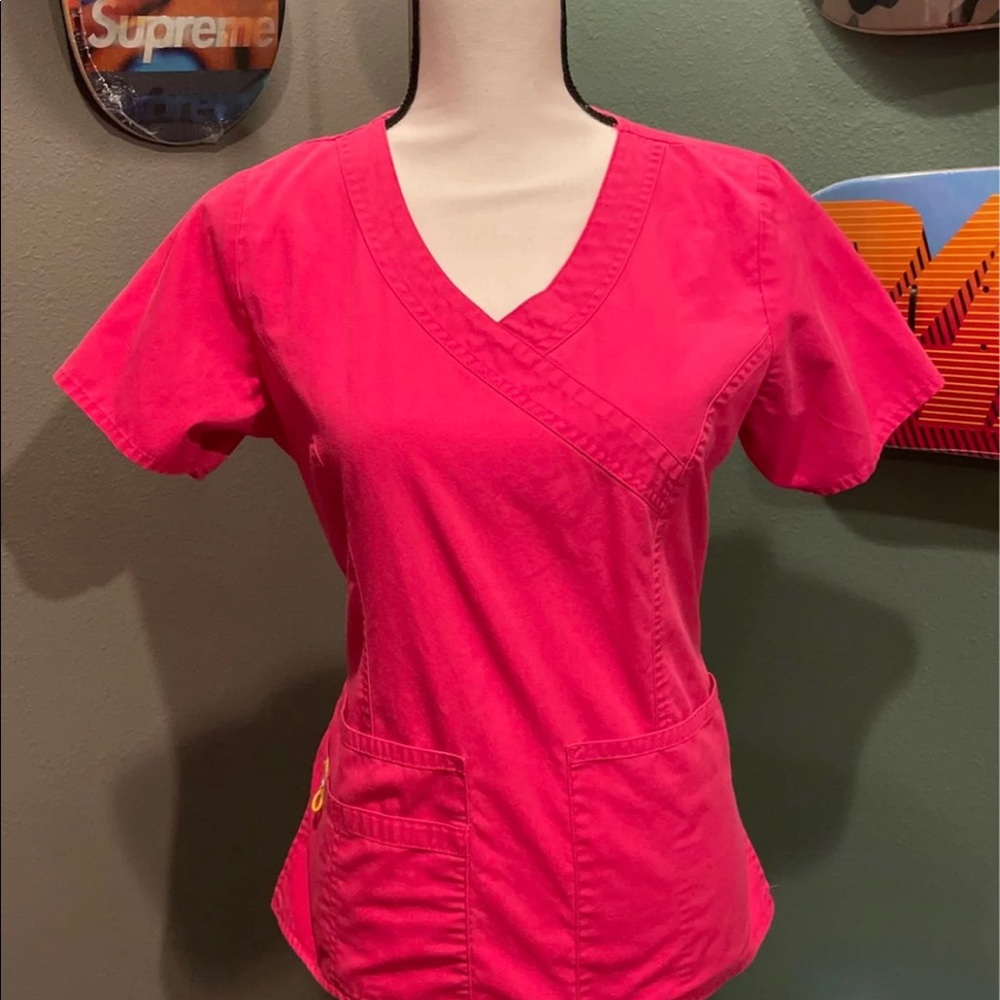 WonderWink Pink Scrub Top Size Extra Small Cute!